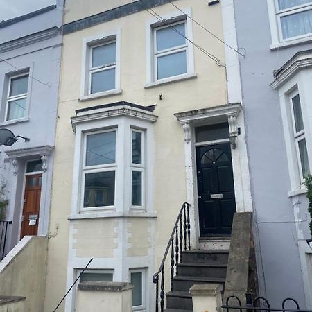 Spacious 4 Bedroom House Near Stokes Croft!! Central!!! Бристол Екстериор снимка