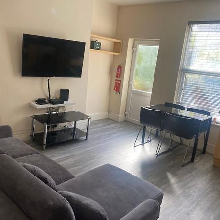 Spacious 4 Bedroom House Near Stokes Croft!! Central!!! Бристол Екстериор снимка