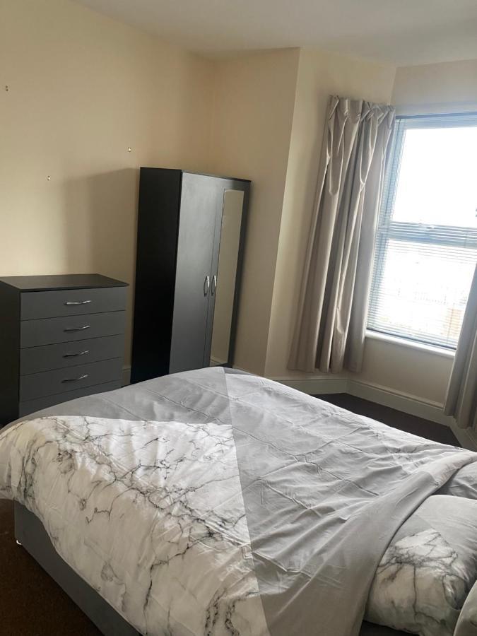 Spacious 4 Bedroom House Near Stokes Croft!! Central!!! Бристол Екстериор снимка