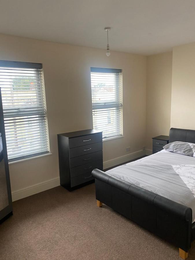 Spacious 4 Bedroom House Near Stokes Croft!! Central!!! Бристол Екстериор снимка
