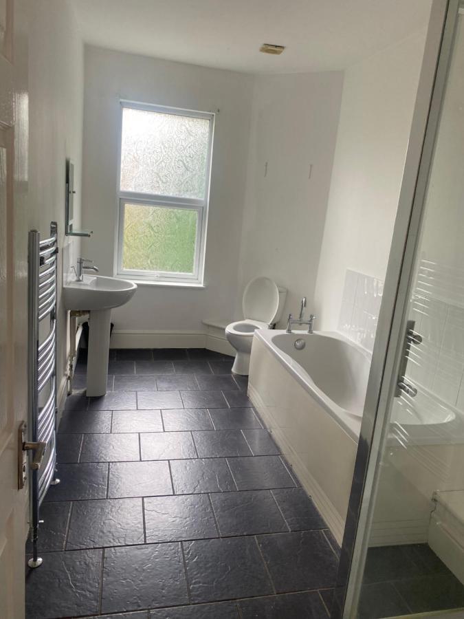 Spacious 4 Bedroom House Near Stokes Croft!! Central!!! Бристол Екстериор снимка