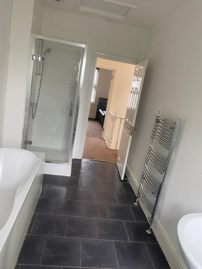 Spacious 4 Bedroom House Near Stokes Croft!! Central!!! Бристол Екстериор снимка