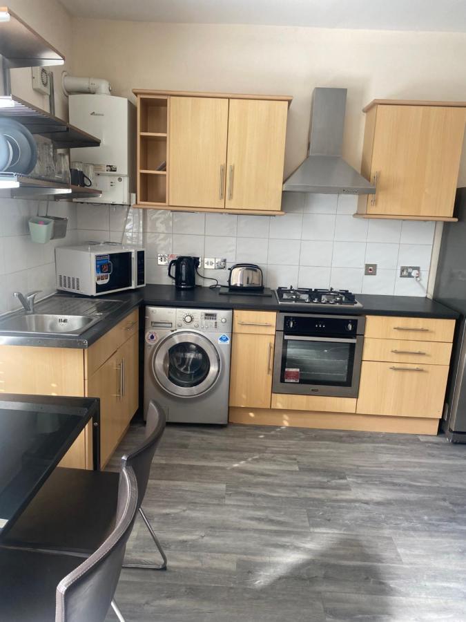 Spacious 4 Bedroom House Near Stokes Croft!! Central!!! Бристол Екстериор снимка