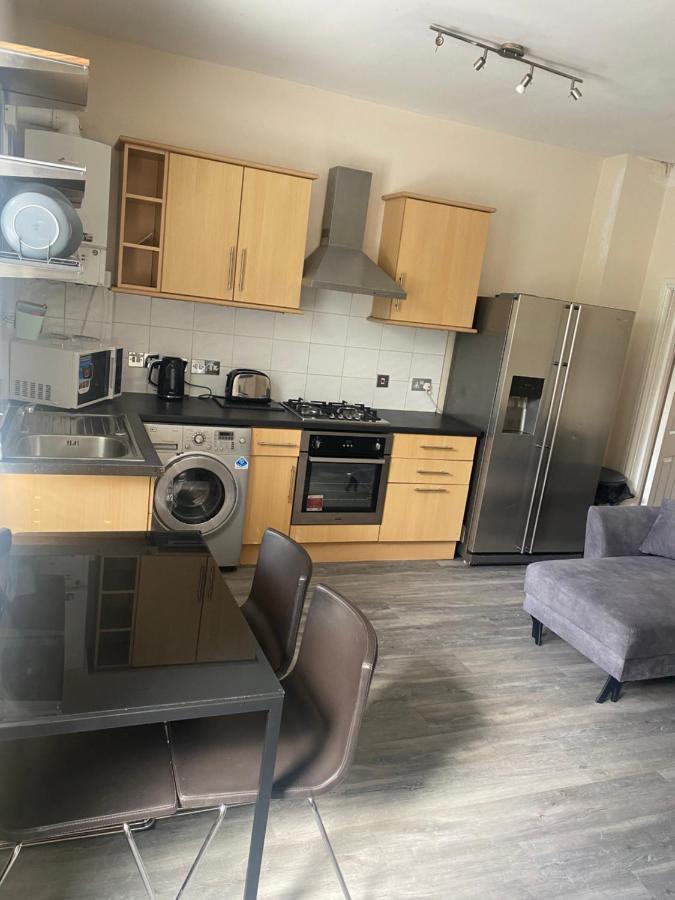 Spacious 4 Bedroom House Near Stokes Croft!! Central!!! Бристол Екстериор снимка